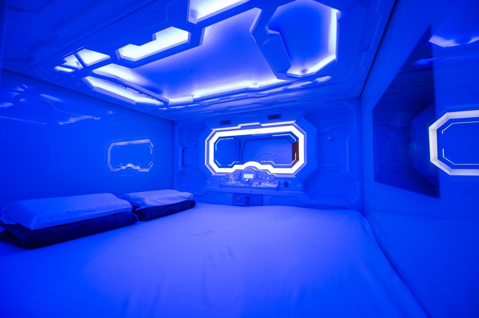 Space Q Capsule Hotel Sydney Exteriör bild